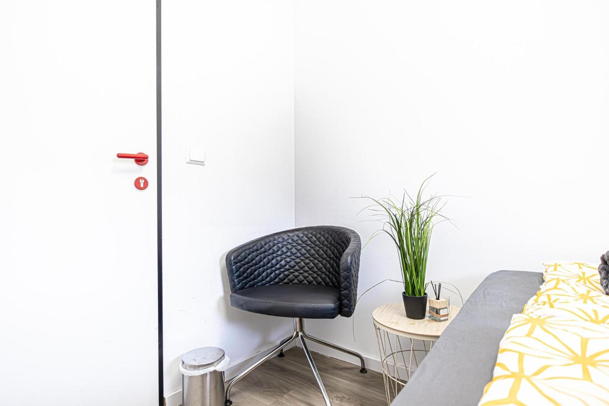 Near Schoenbrunn - Economy Rooms In Shared Apartment At Meidling Train Station Vienna Luaran gambar