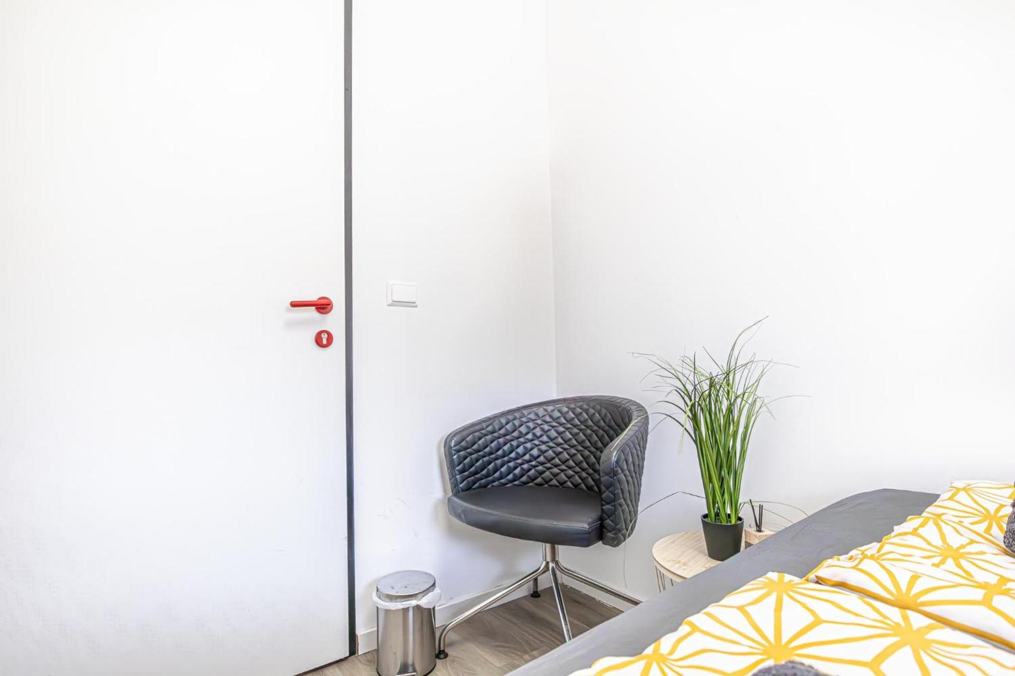 Near Schoenbrunn - Economy Rooms In Shared Apartment At Meidling Train Station Vienna Luaran gambar