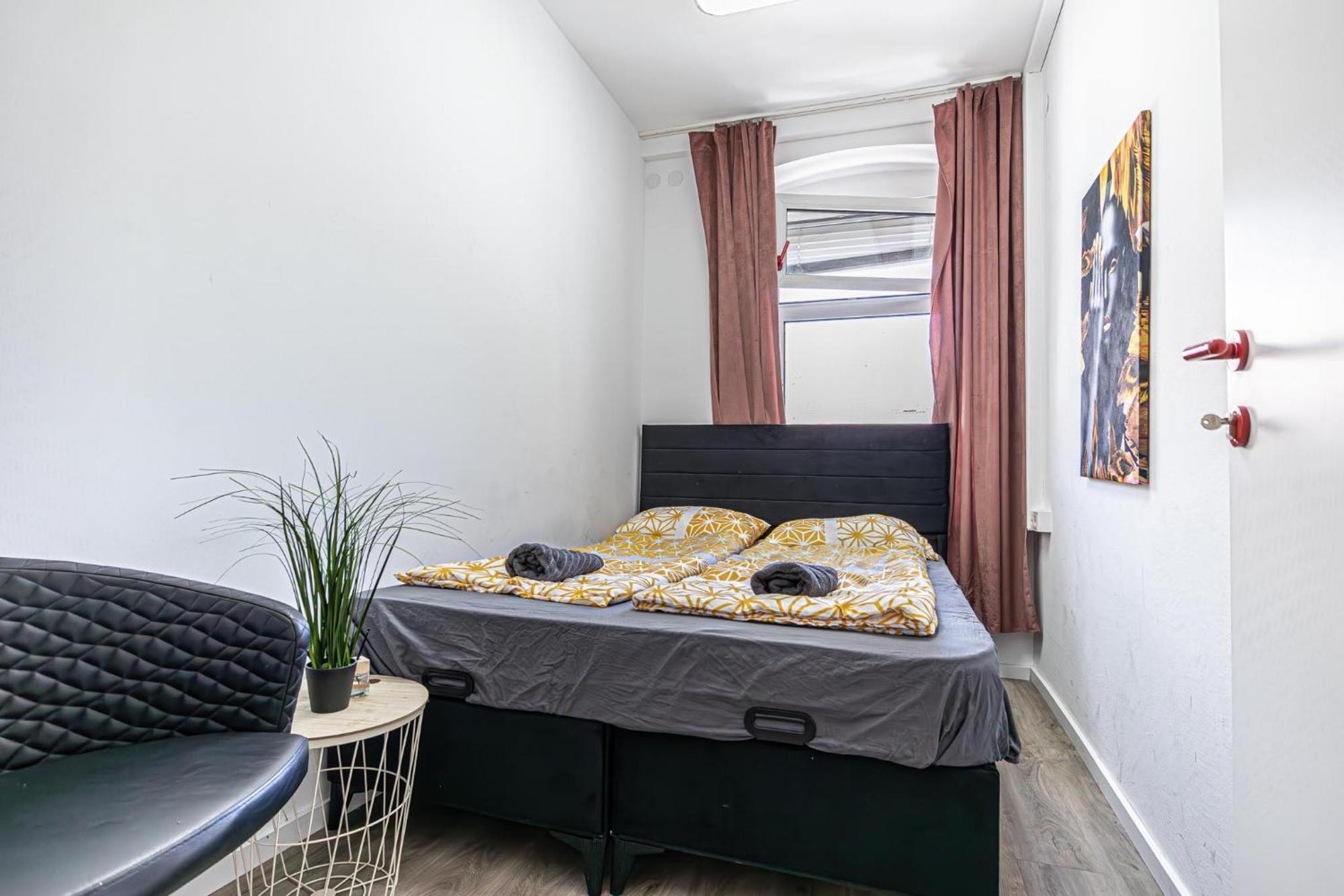 Near Schoenbrunn - Economy Rooms In Shared Apartment At Meidling Train Station Vienna Luaran gambar