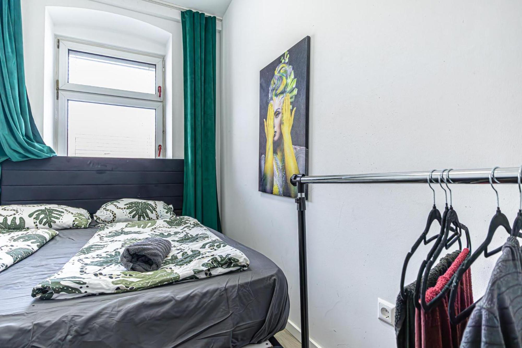 Near Schoenbrunn - Economy Rooms In Shared Apartment At Meidling Train Station Vienna Luaran gambar