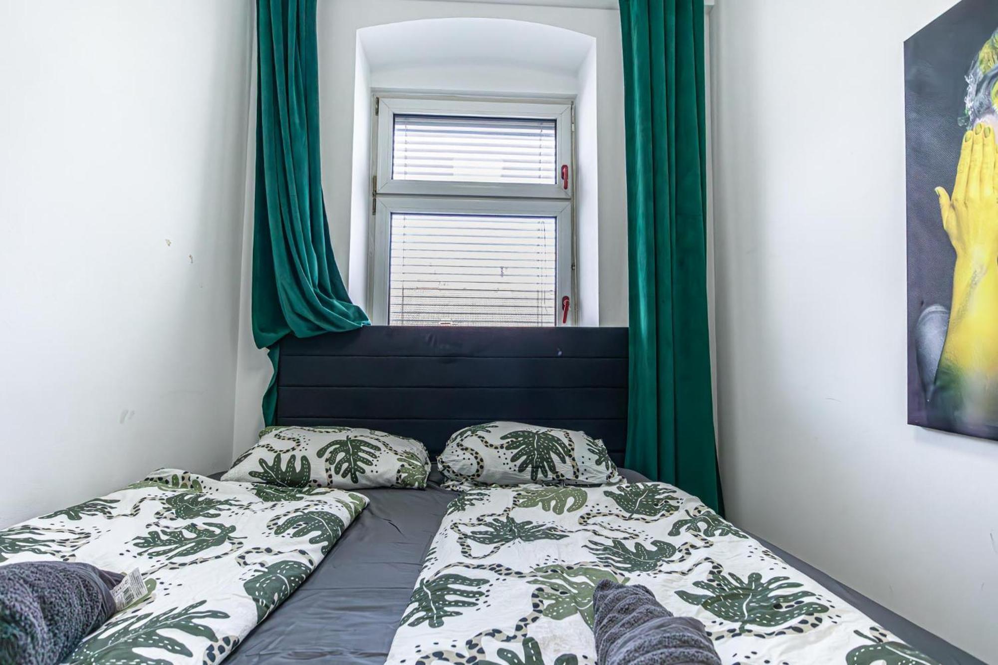 Near Schoenbrunn - Economy Rooms In Shared Apartment At Meidling Train Station Vienna Luaran gambar