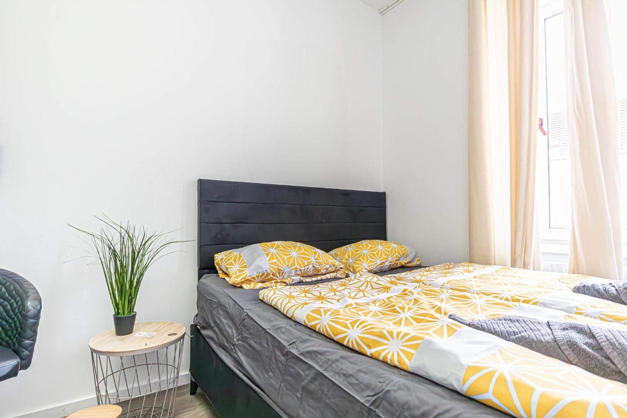 Near Schoenbrunn - Economy Rooms In Shared Apartment At Meidling Train Station Vienna Luaran gambar