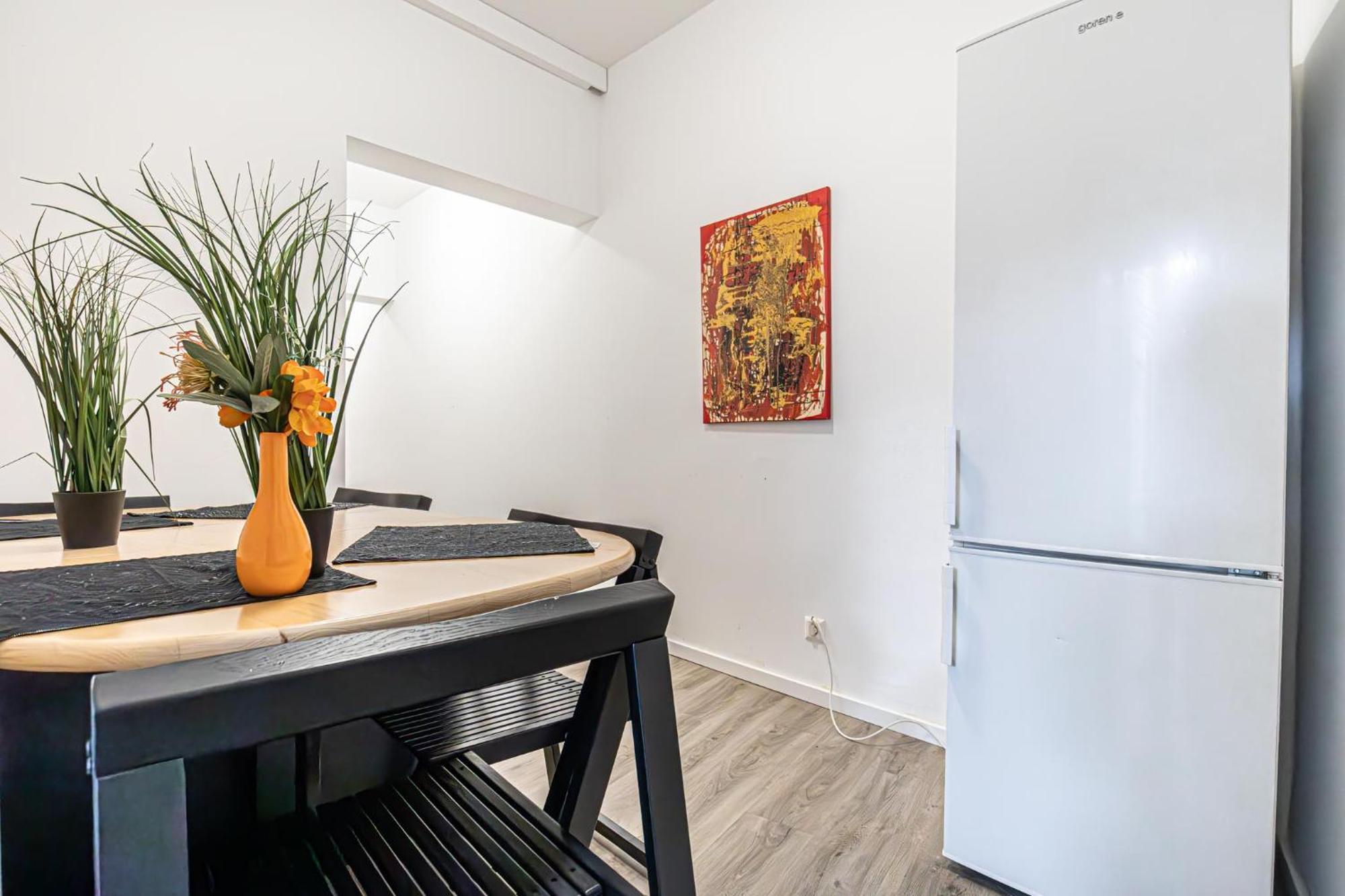 Near Schoenbrunn - Economy Rooms In Shared Apartment At Meidling Train Station Vienna Luaran gambar