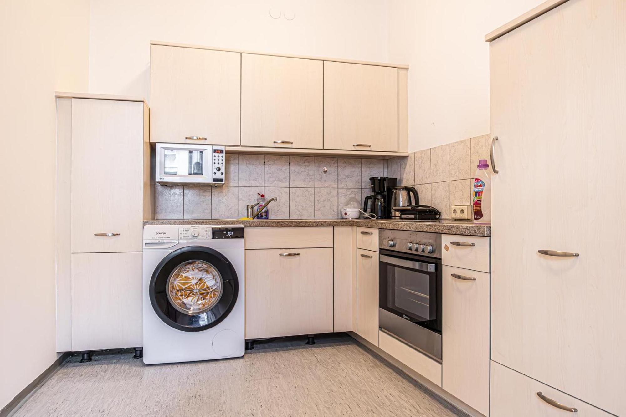 Near Schoenbrunn - Economy Rooms In Shared Apartment At Meidling Train Station Vienna Luaran gambar