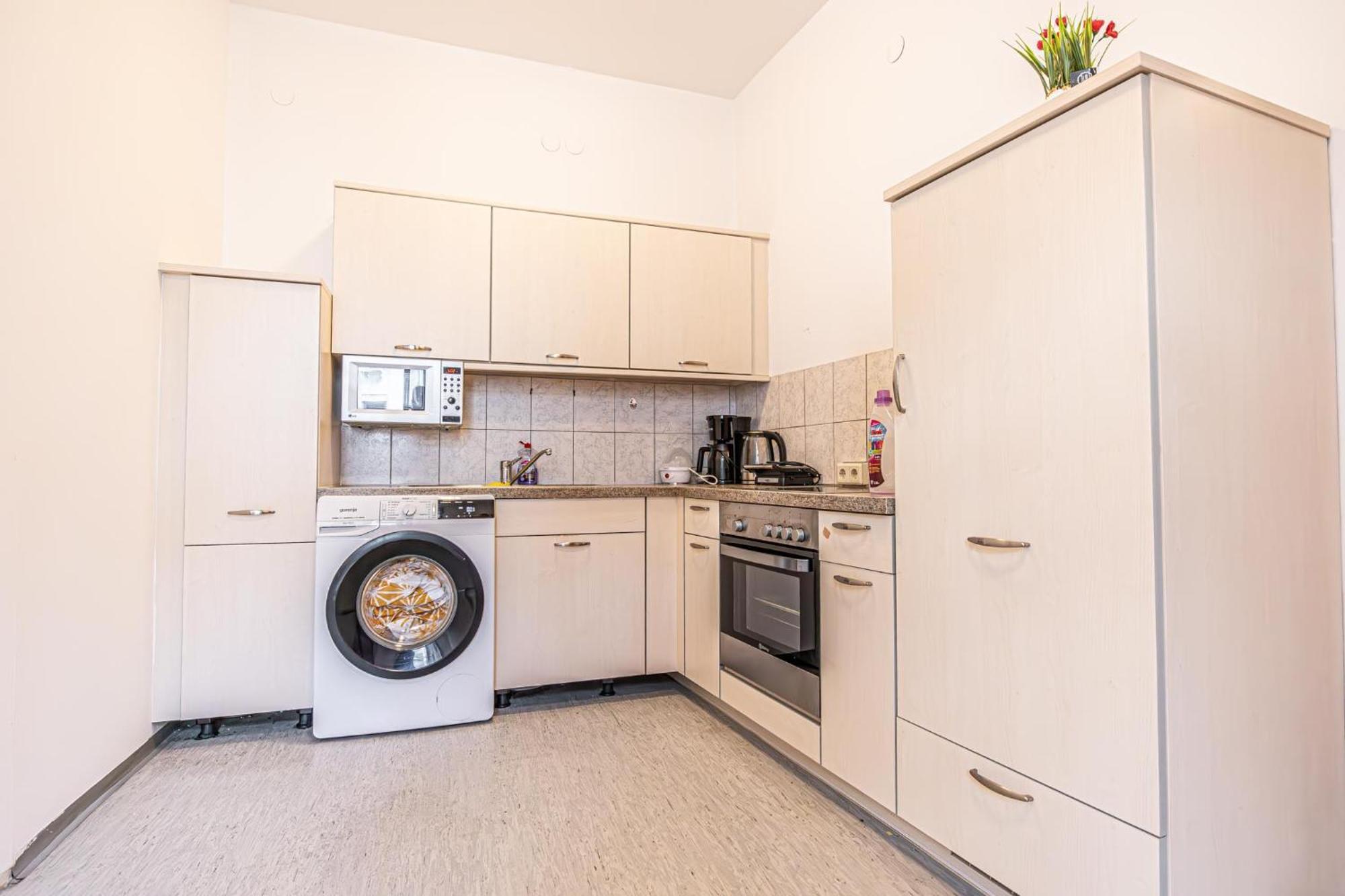 Near Schoenbrunn - Economy Rooms In Shared Apartment At Meidling Train Station Vienna Luaran gambar