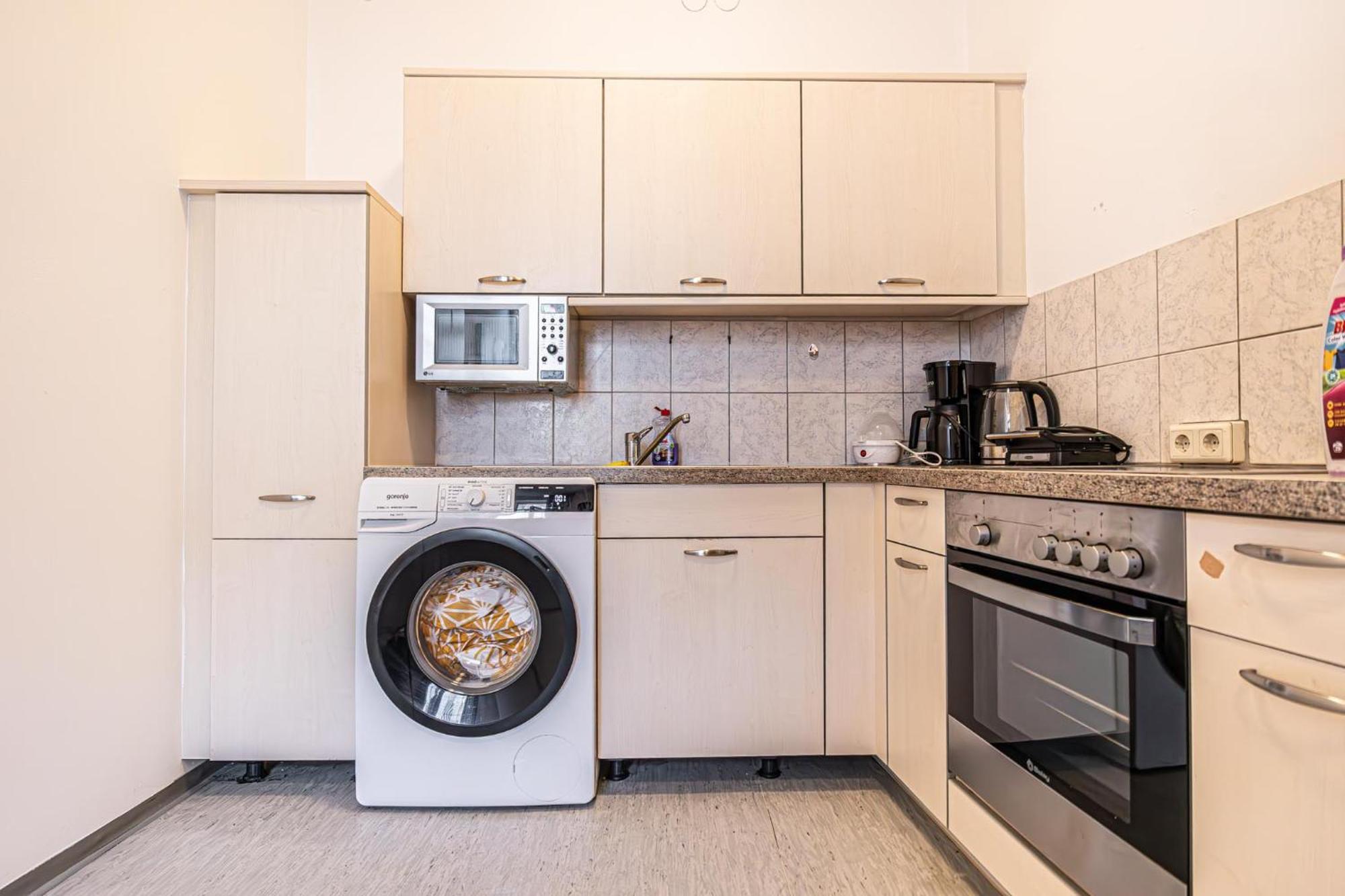 Near Schoenbrunn - Economy Rooms In Shared Apartment At Meidling Train Station Vienna Luaran gambar