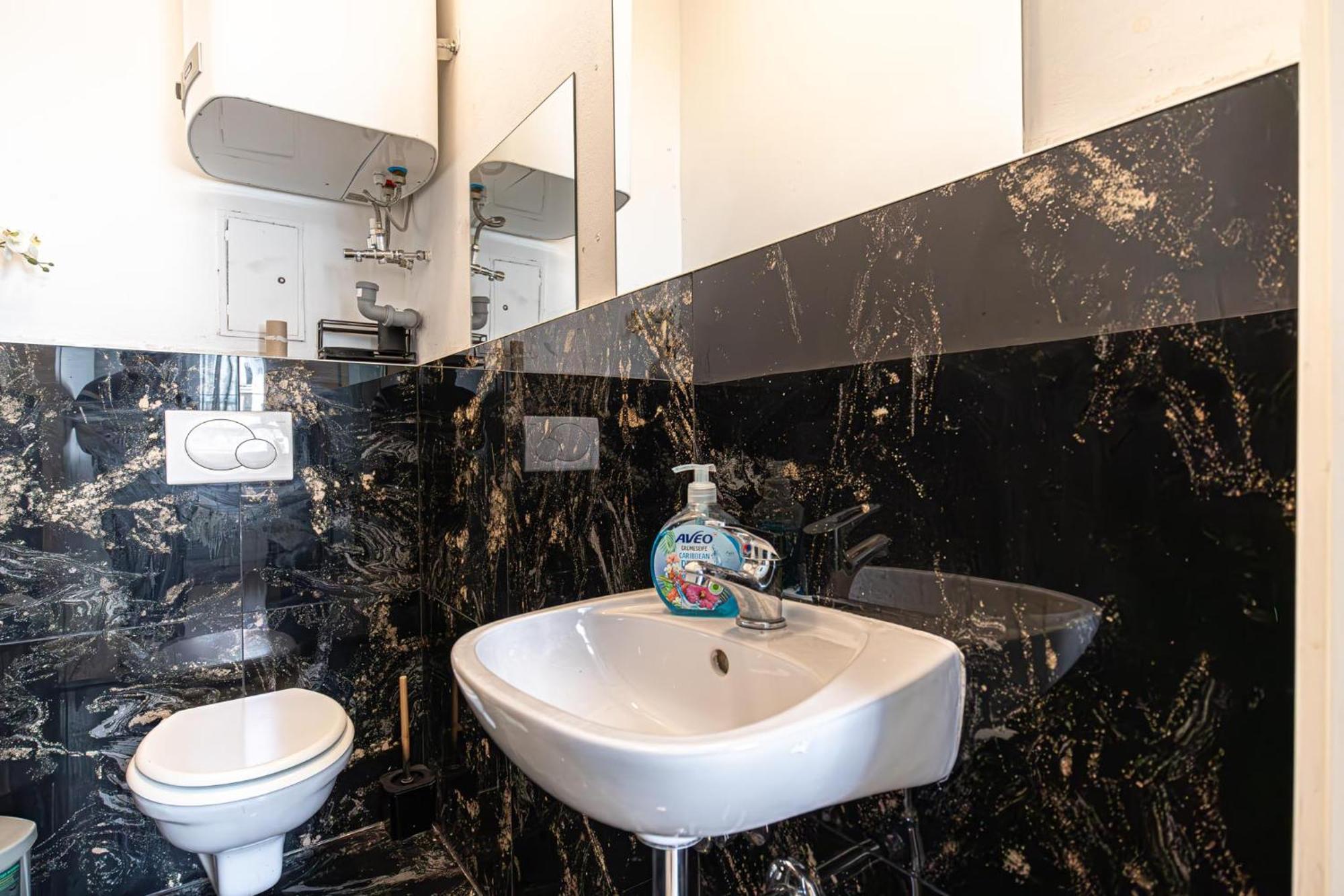 Near Schoenbrunn - Economy Rooms In Shared Apartment At Meidling Train Station Vienna Luaran gambar