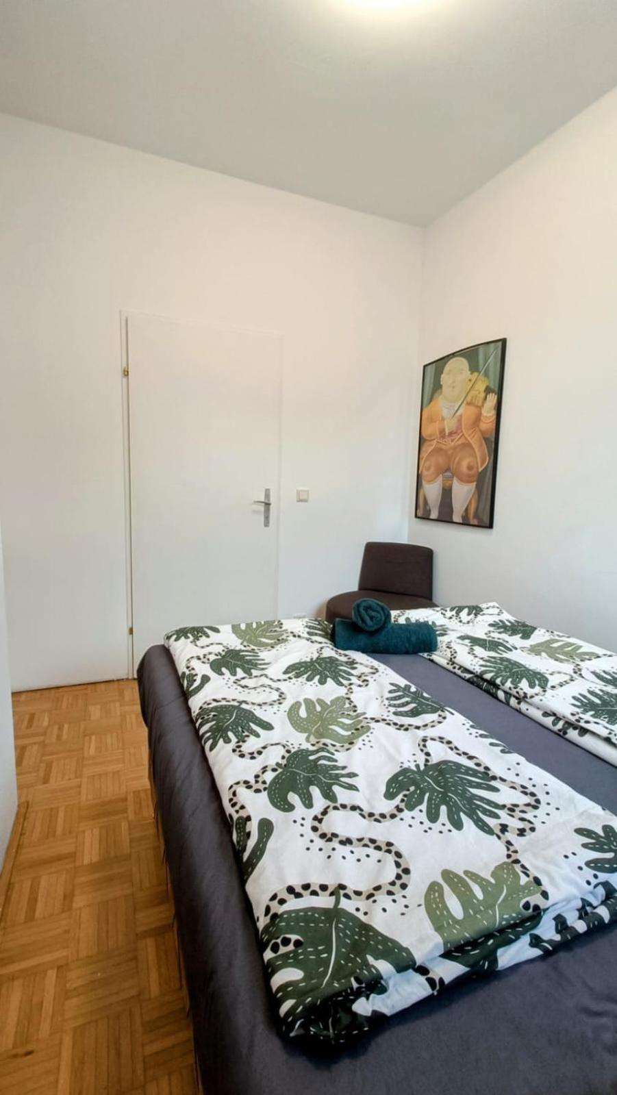 Near Schoenbrunn - Economy Rooms In Shared Apartment At Meidling Train Station Vienna Luaran gambar